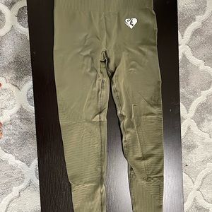 Women’s Best gym leggings size small